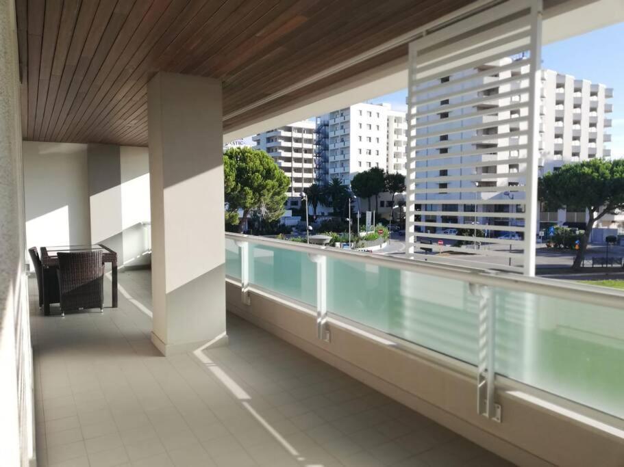 White-Blue Vibes, Seafront 2-Bedroom Apt Montesilvano Exterior photo