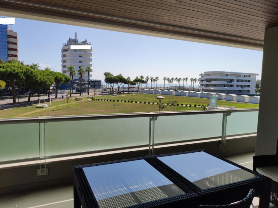 White-Blue Vibes, Seafront 2-Bedroom Apt Montesilvano Exterior photo
