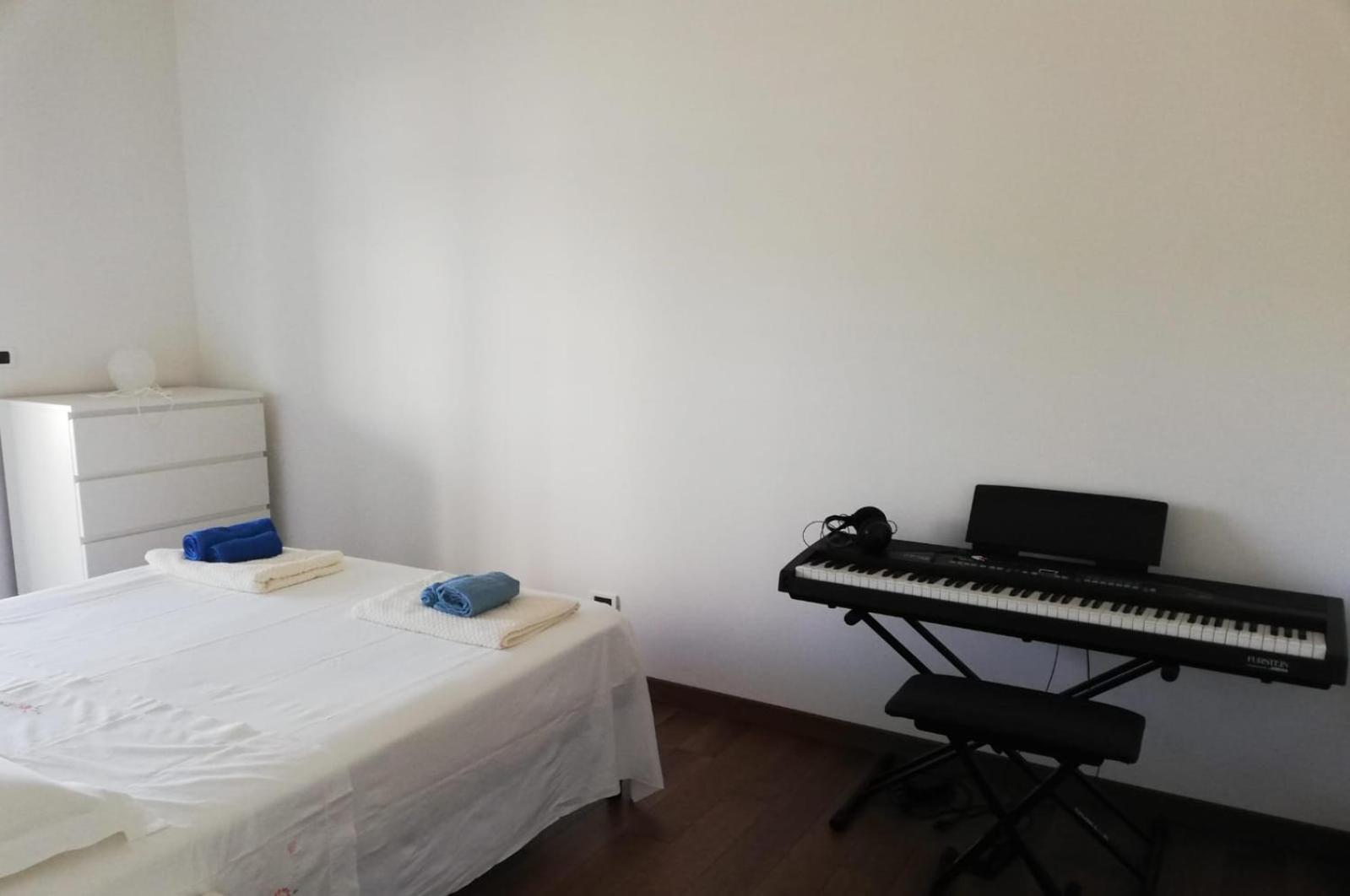 White-Blue Vibes, Seafront 2-Bedroom Apt Montesilvano Exterior photo